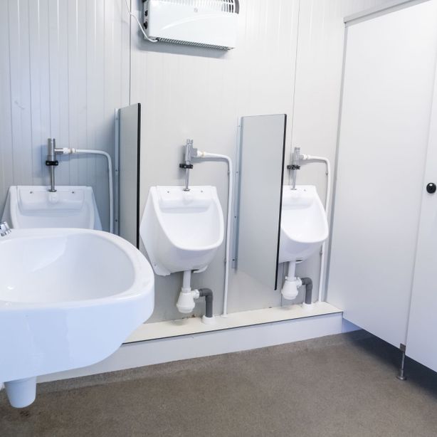 Sanitär Badewannen Toiletten Heizung Bad System GmbH